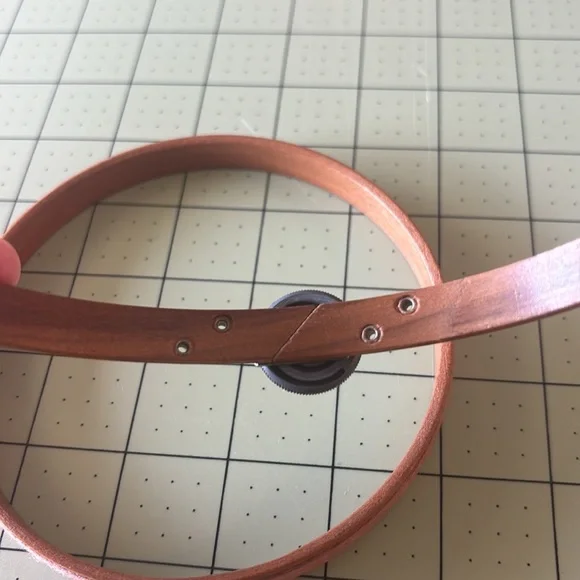 Vintage queen embroidery hoop 5 inch - Picture 5 of 5